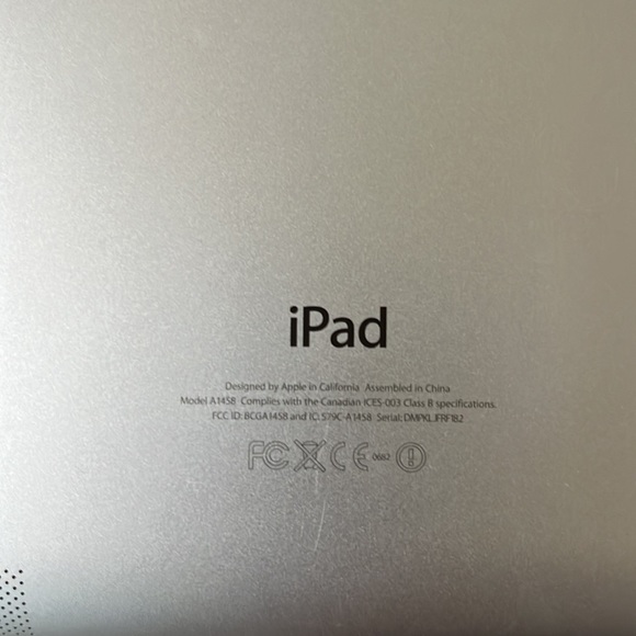 iPad 4th Generation - Picture 4 of 4